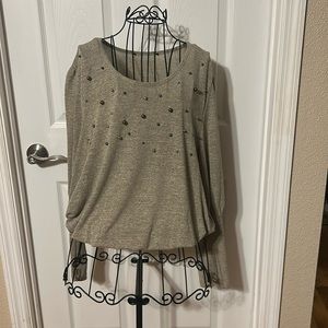 Ladies real pretty top with silver balls.